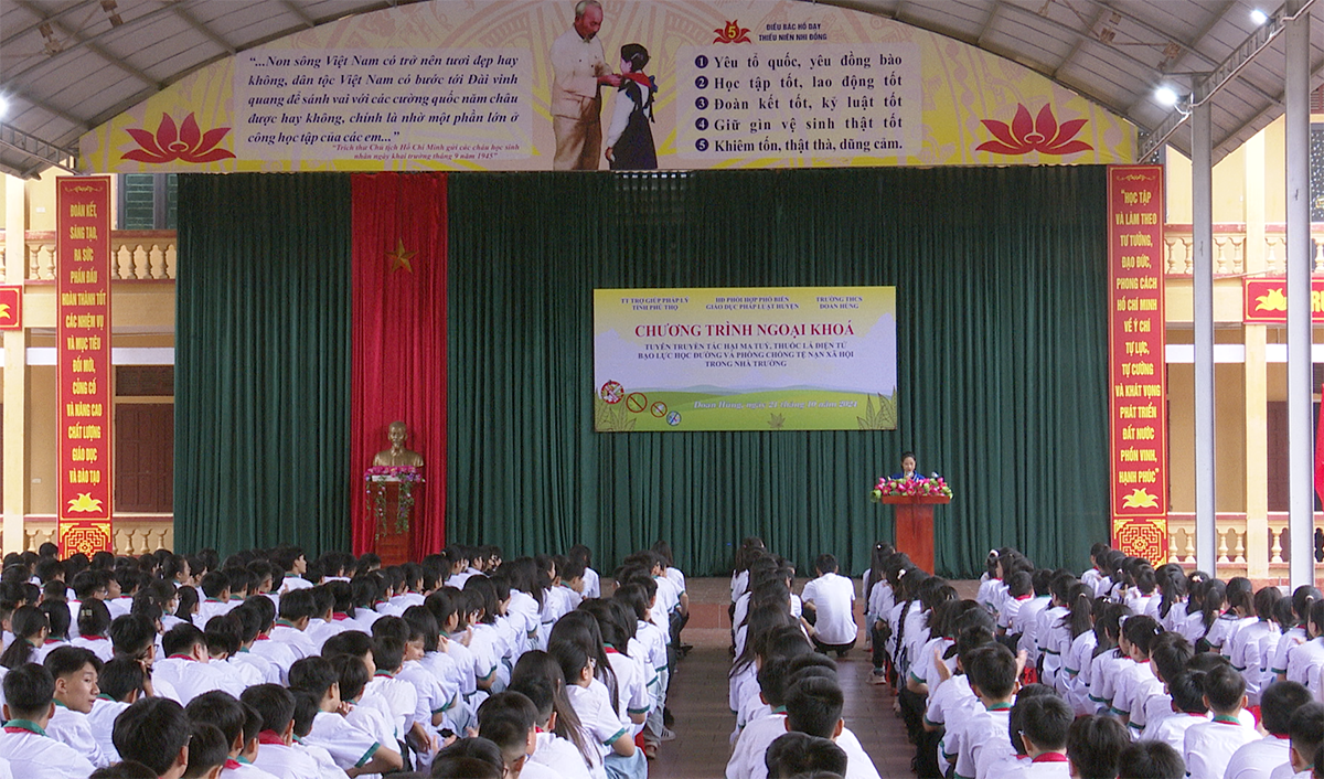 Tuyên truyền, phổ biến pháp luật tại trường THCS Đoan Hùng và xã Yên Kiện